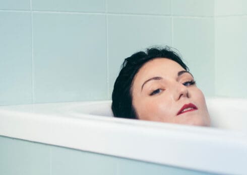 “Non è Mai la Fine del Mondo”: in anteprima il nuovo video di Chiara Turco
