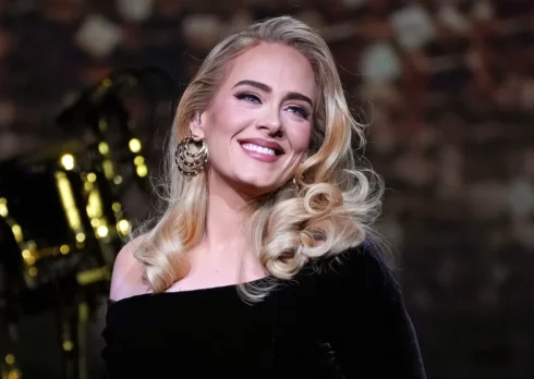 Adele sta pensando di ritirarsi dalla musica: «Voglio prendermi una lunga pausa»