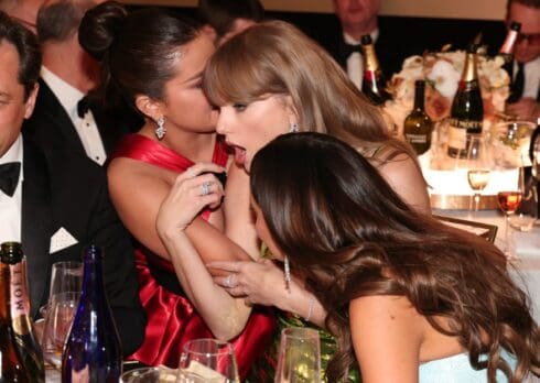 Selena Gomez ha rivelato cosa si sono dette lei e Taylor Swift ai Golden Globe