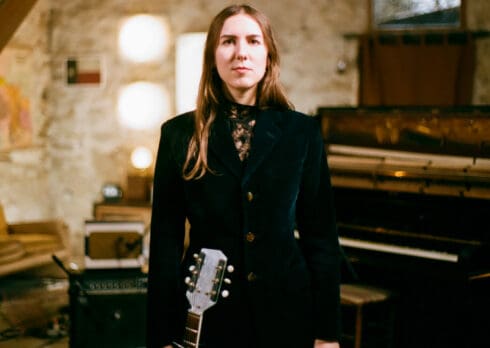 Guarda in anteprima la live session di “Colla” di Arianna Pasini
