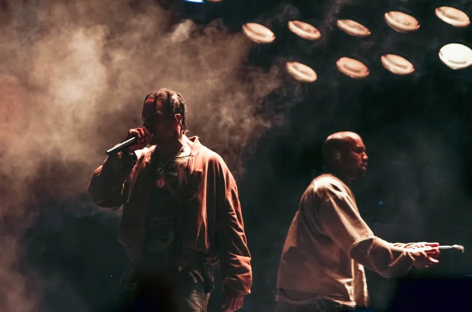 Kanye West si è esibito a sorpresa al concerto di Travis Scott