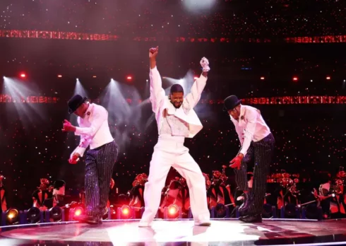 Super Bowl 2024: lo show di Usher, Taylor Swift e tutte le altre star presenti alla partita