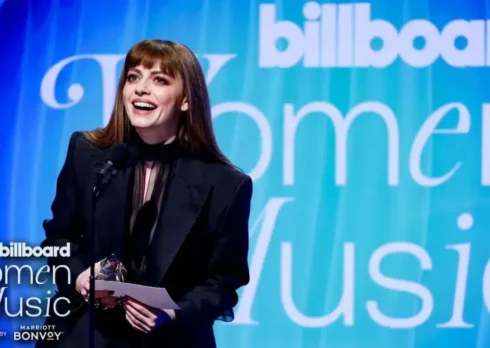 Annalisa  ai Billboard Women in Music: «Uso la luce del pop per parlare di ombre»