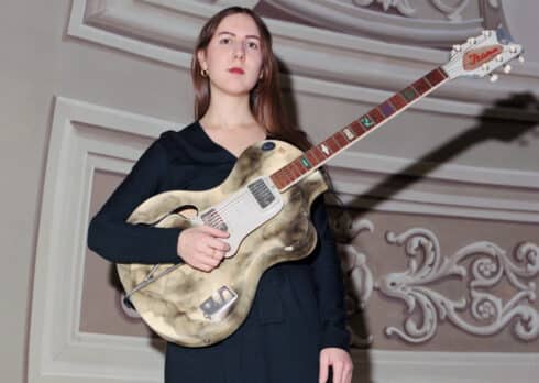 Arianna Pasini ci porta “Lontano”: in anteprima il nuovo singolo (con videoclip)
