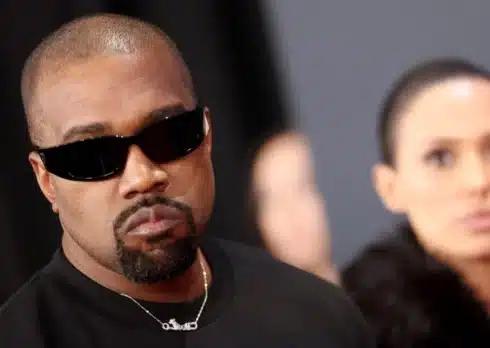 Kanye West interrompe la sua intervista con Piers Morgan