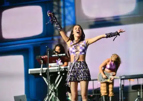 Annunciati gli headliner di Glastonbury 2025: The 1975, Neil Young e Olivia Rodrigo