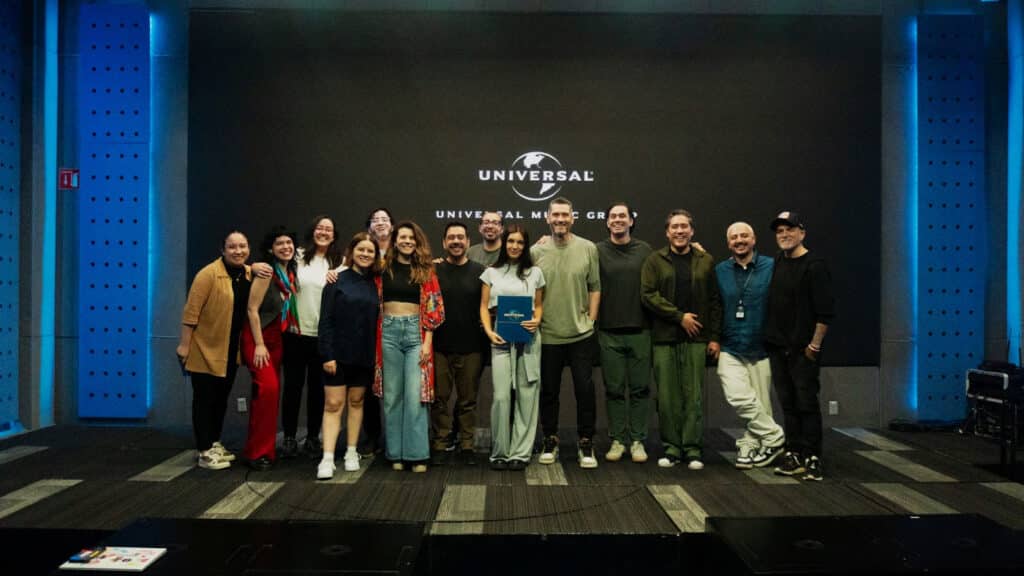 Elettra Lamborghini firma con Universal Music México