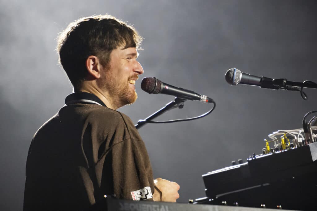 La magia di James Blake alle OGR di Torino: come unire uno show intimo con un rave 