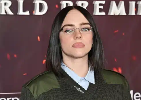 Billie Eilish contro l’ICE: «I nostri vicini vengono rapiti, i manifestanti pacifici uccisi»