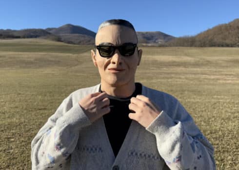 Guarda in anteprima il video di “Mirabilmente Calvo” di Elio Garrello