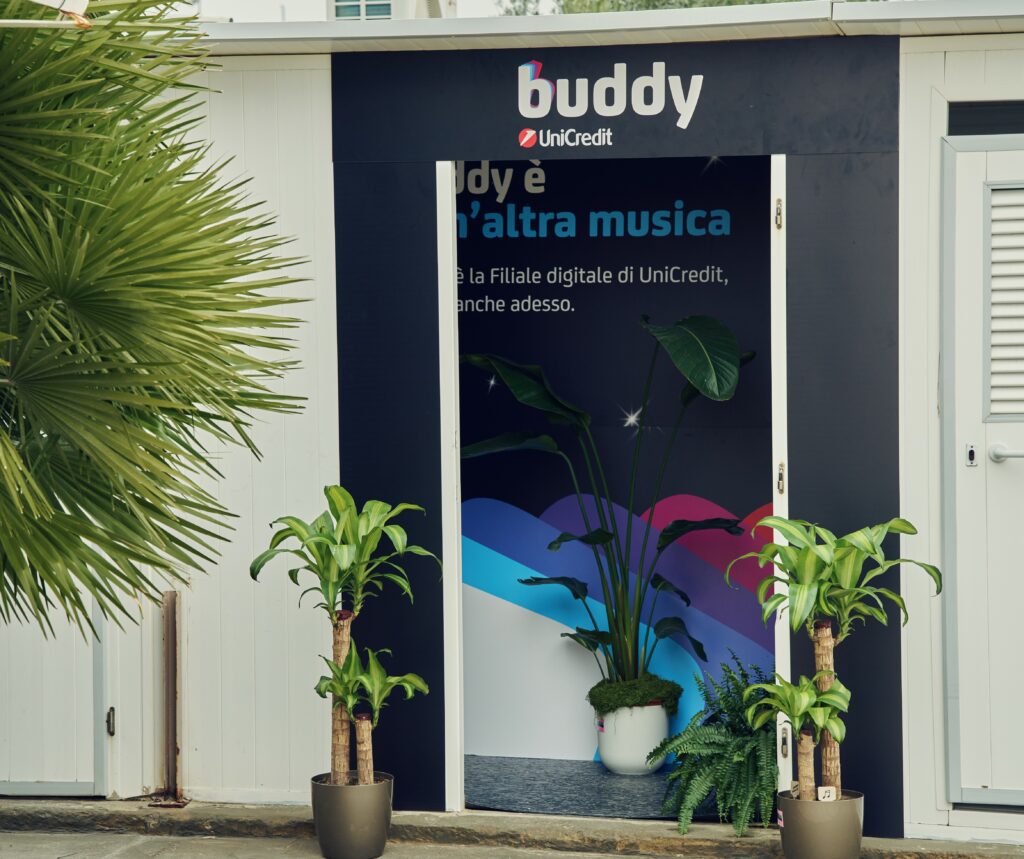 buddy tra i fiori di Sanremo per ascoltare un’altra musica