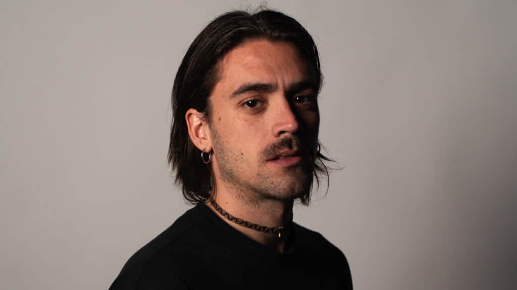 Guarda in anteprima la live session di “Sancu” di Nico Arezzo