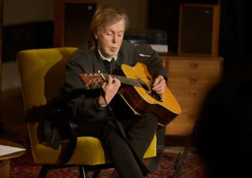 Paul McCartney e l’arte di abitare il passato: cinque istantanee su “The Boys of Dungeon Lane”