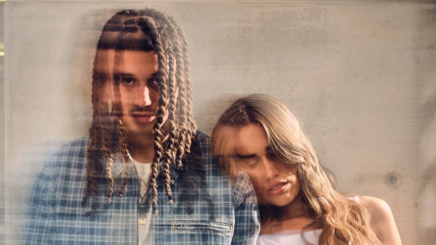 Clara e Sayf: dentro l’esclusivo social campaign project firmato Guess Jeans