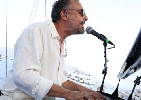 Brunori SAS all’Eolie Music Fest: quando il mare diventa parte della musica 